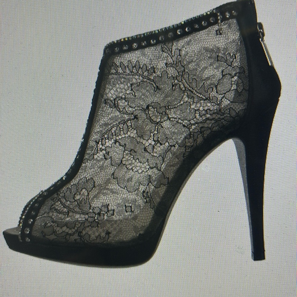 Rene Caovilla printed Mesh Crystal accent pumps/booties. Size 8.